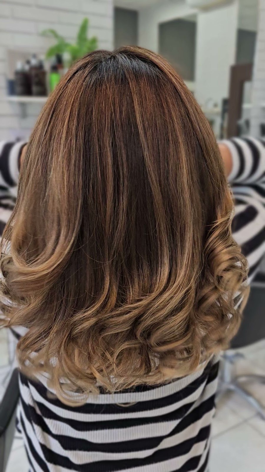 Coafură balayage în salonul Harmony Care